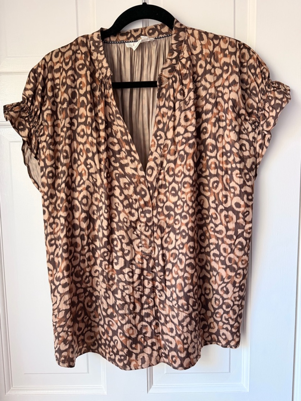 Womens Brown Anthropologie Animal Print Short Sleeve V-Neck Top size XL NWOT